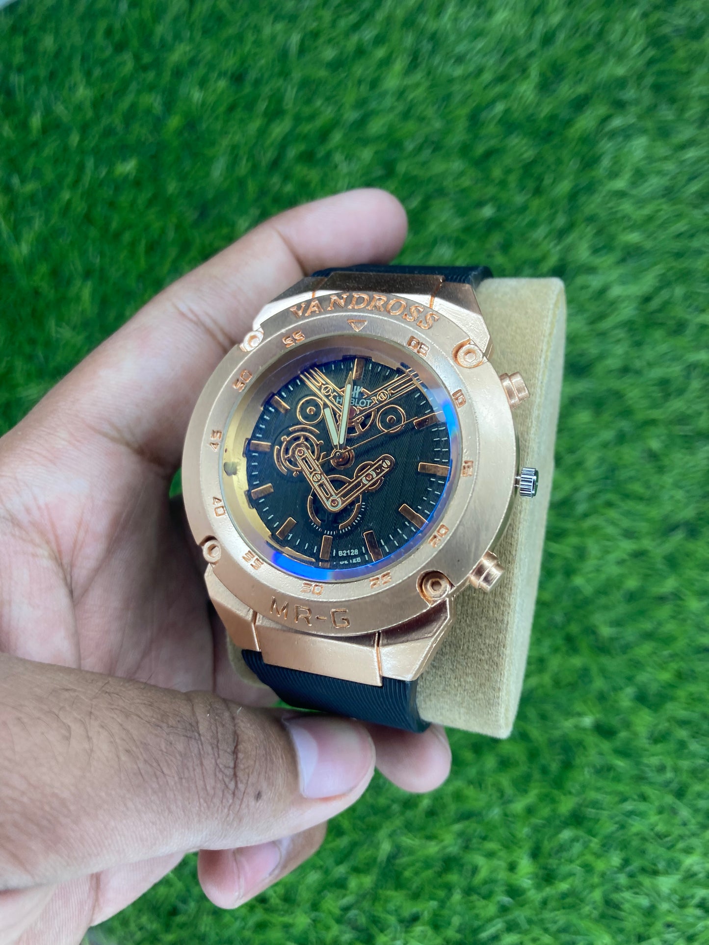 PREMIUM HUB WATCH
