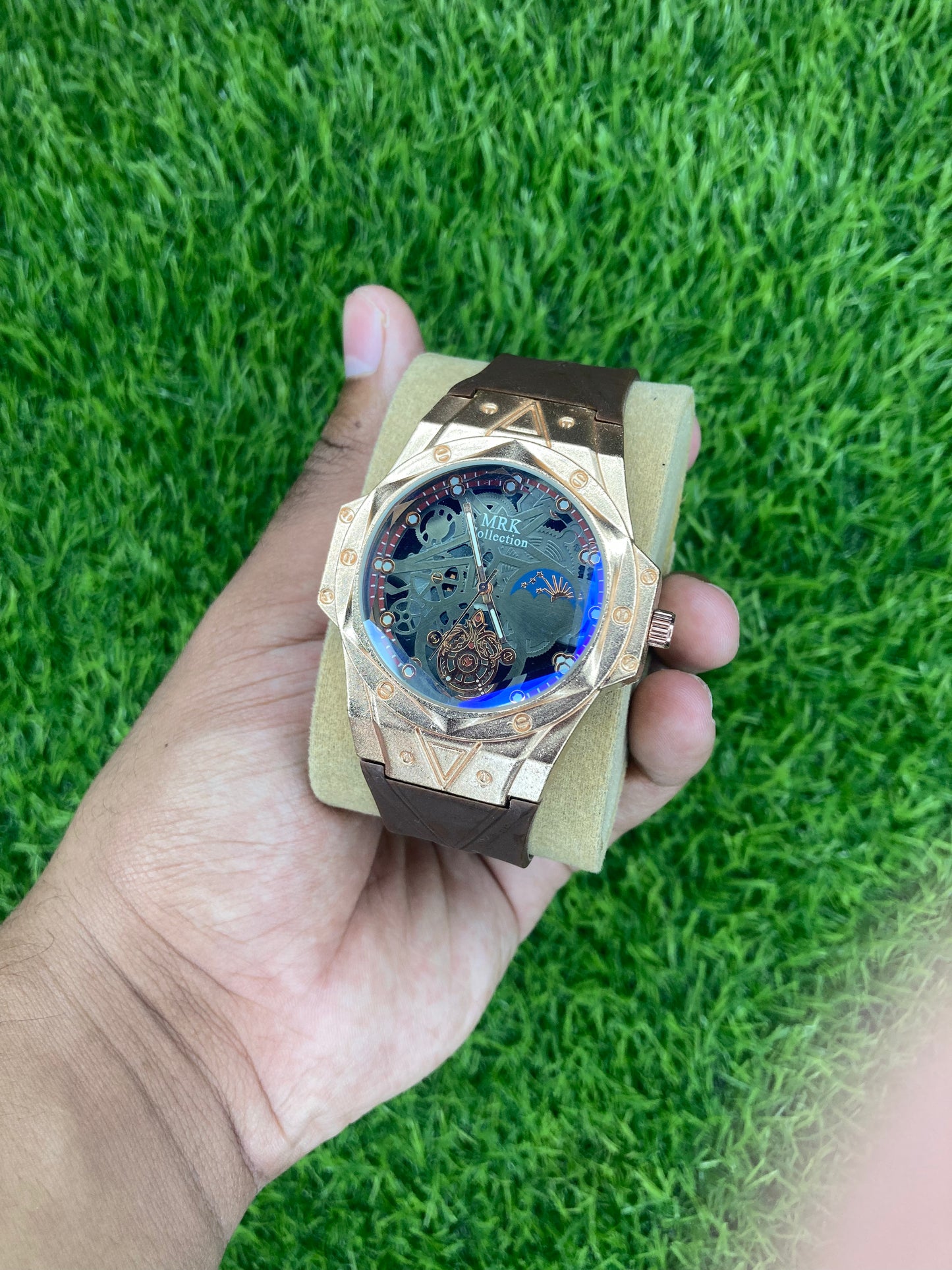 DIAMOND HUB WATCH
